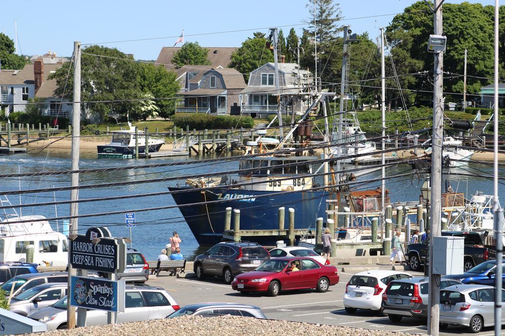 Hyannis Holiday Motel Экстерьер фото