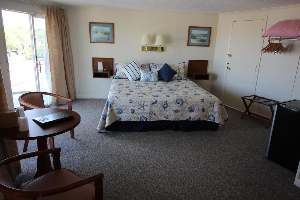 Hyannis Holiday Motel Экстерьер фото