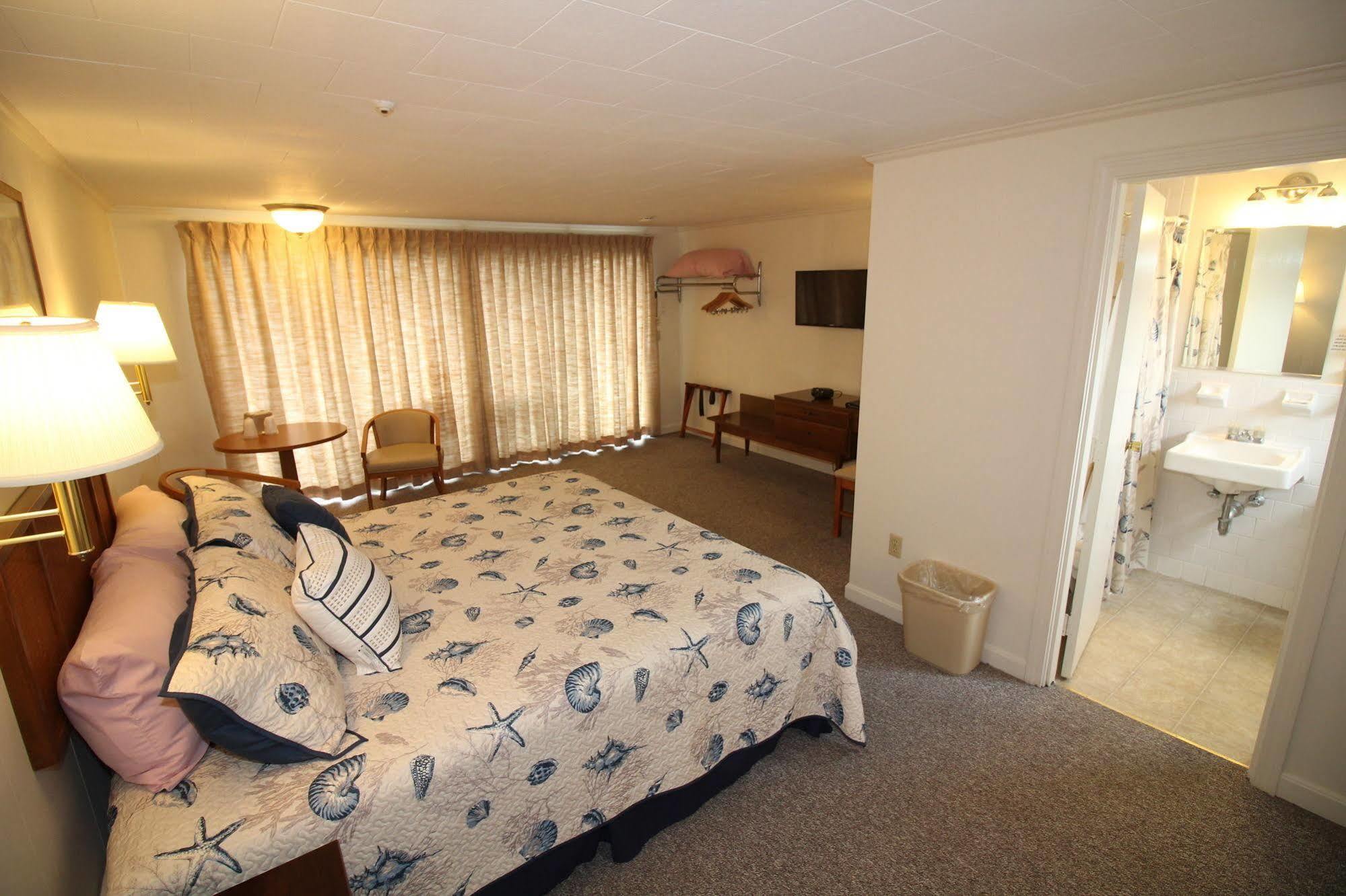 Hyannis Holiday Motel Экстерьер фото