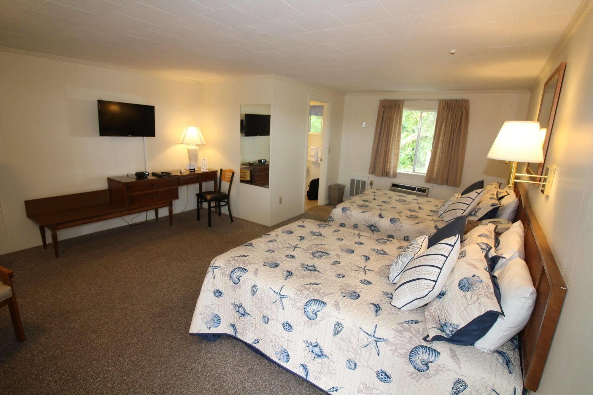 Hyannis Holiday Motel Экстерьер фото