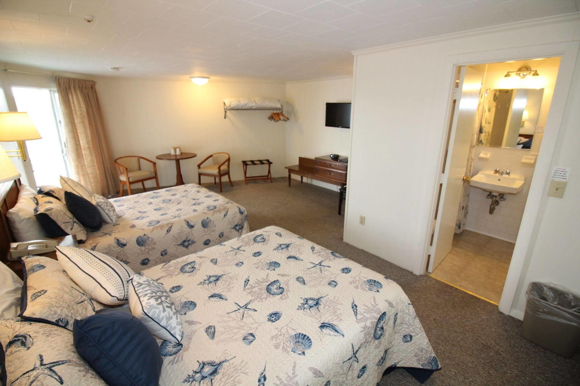 Hyannis Holiday Motel Экстерьер фото