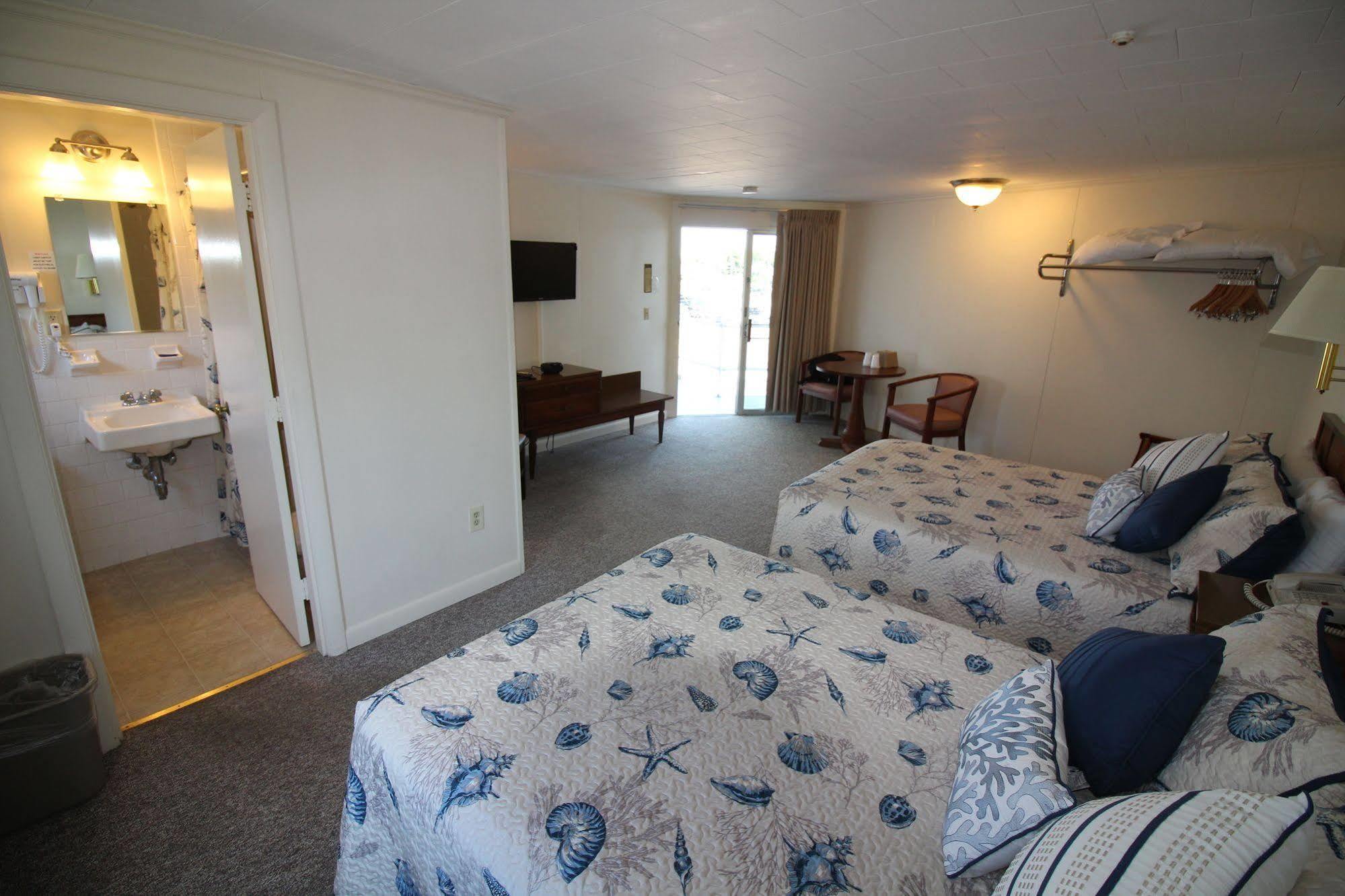 Hyannis Holiday Motel Экстерьер фото