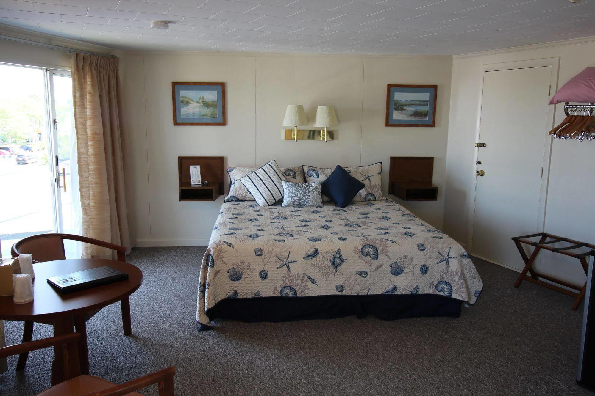 Hyannis Holiday Motel Экстерьер фото