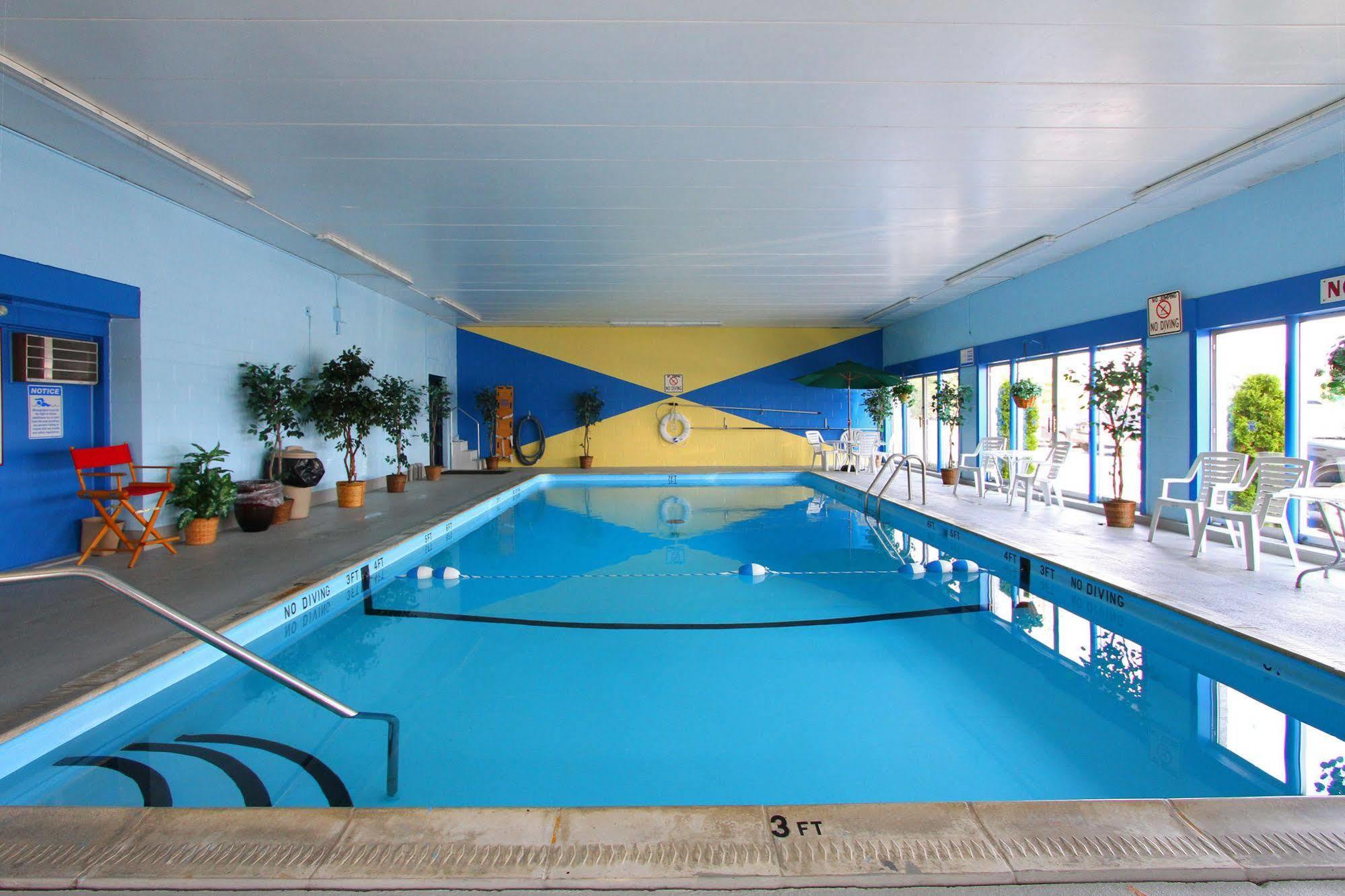 Hyannis Holiday Motel Экстерьер фото