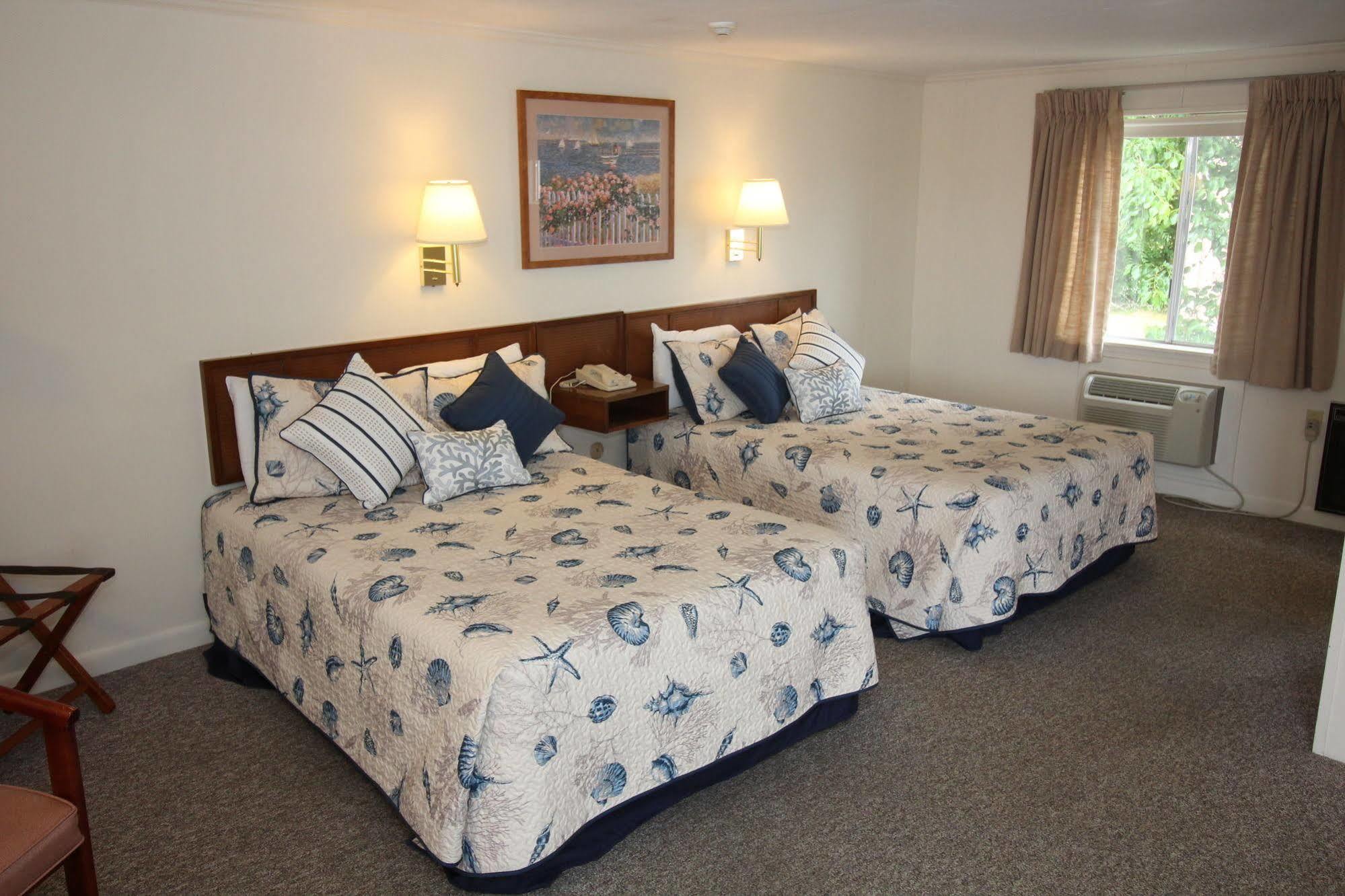 Hyannis Holiday Motel Экстерьер фото