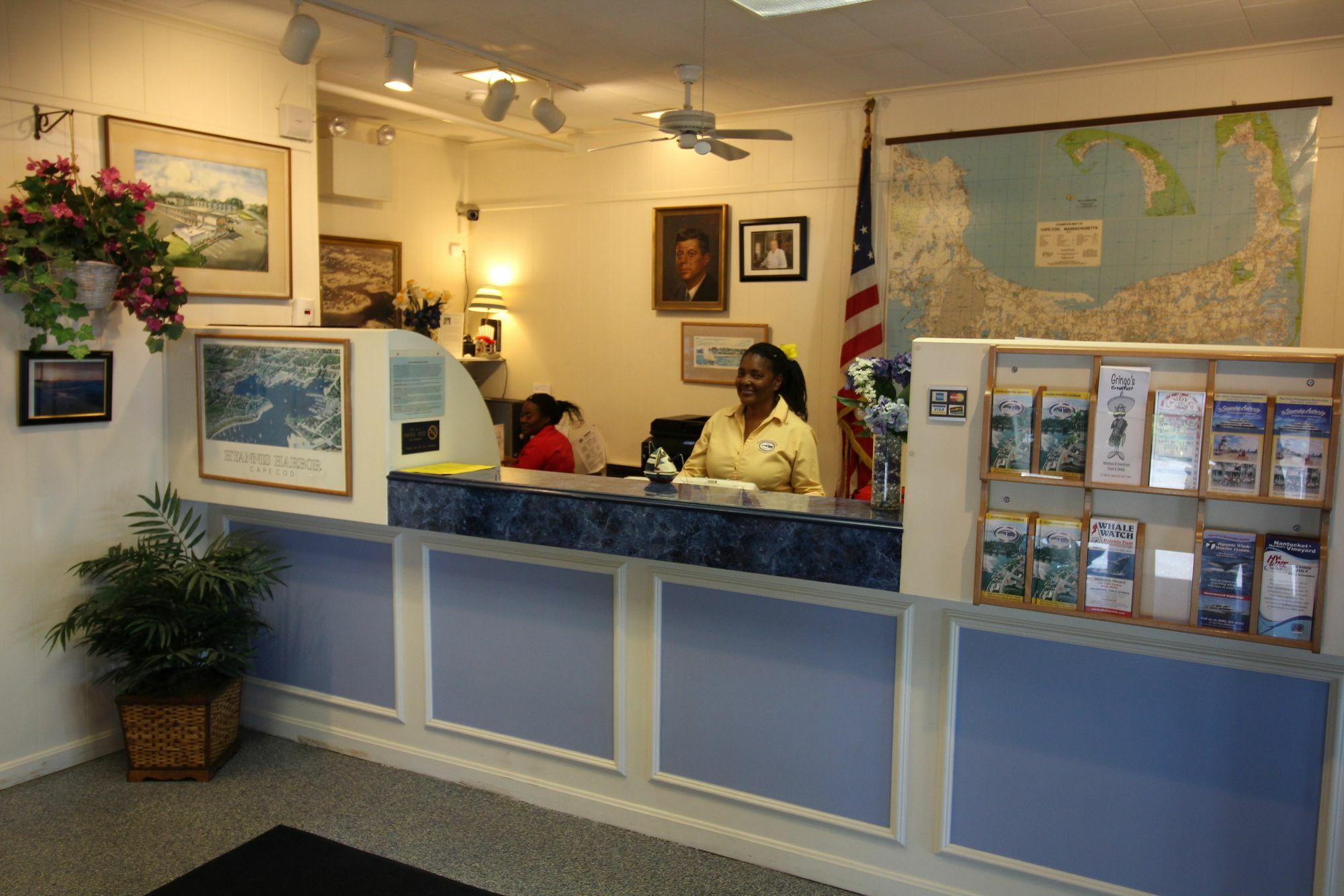 Hyannis Holiday Motel Экстерьер фото